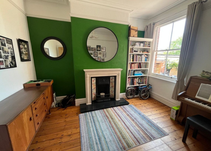 5. Fireplace, Piano, Wooden Floor
