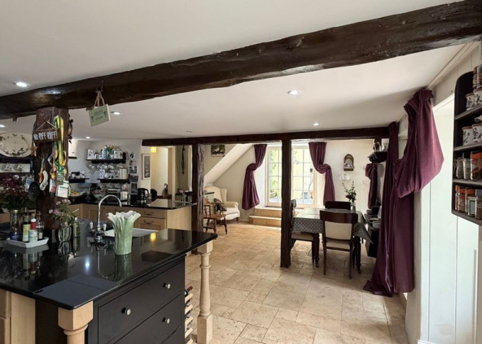 11. Kitchen, Diningroom, Kitchen (With Island), Open-plan