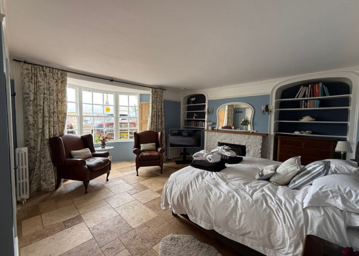 1. Bedroom, Fireplace
