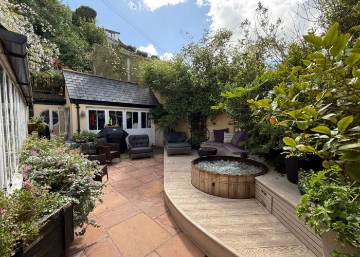 41. Patio / Veranda, Hot Tub/Jacuzzi, Decking