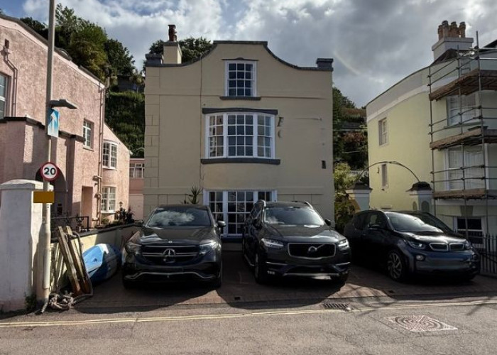 50. Exterior, Driveway