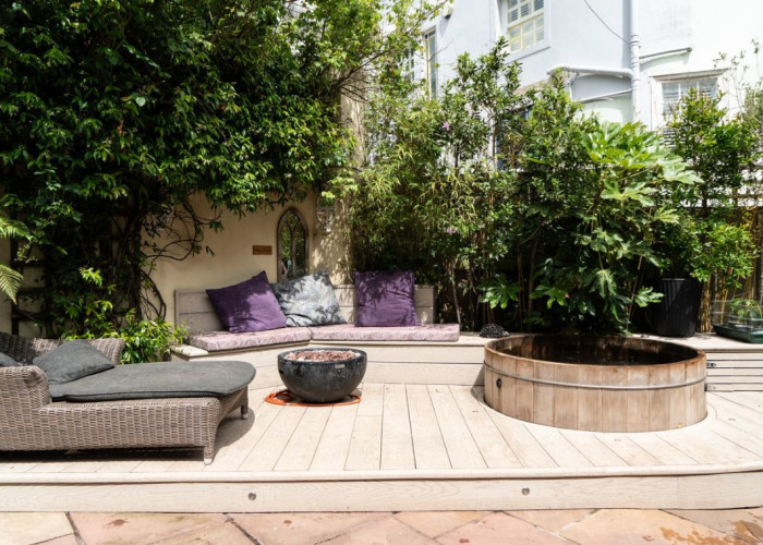 52. Hot Tub/Jacuzzi, Decking