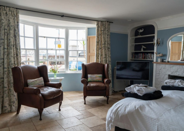 8. Bedroom, Tiled Floor, Bathroom (Double Bath)