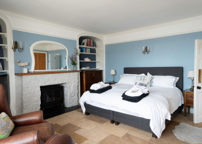9. Fireplace, Bedroom (Double), Tiled Floor