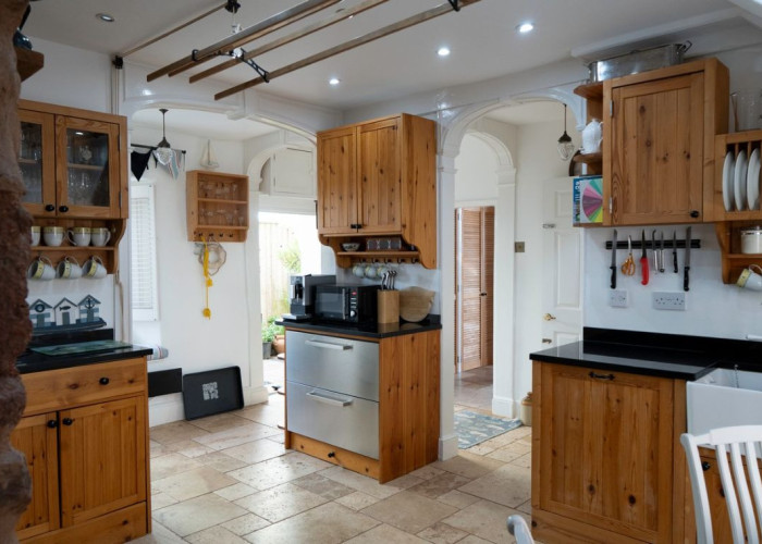 5. Kitchen, Kitchen (Wooden Units), Tiled Floor