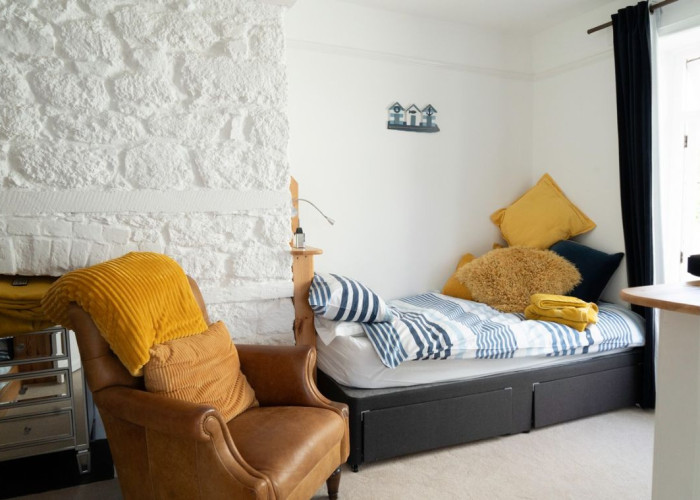 28. Stone Wall, Childrens Bedroom