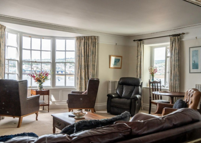 23. Livingroom, Sea / Beach View
