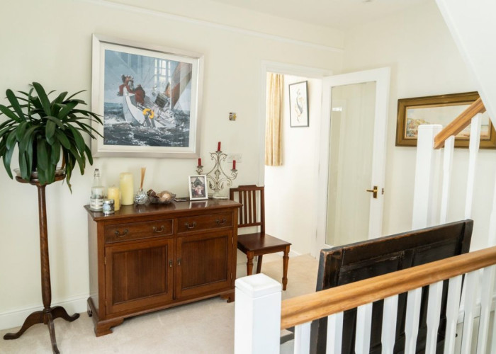 26. Hall, Landing