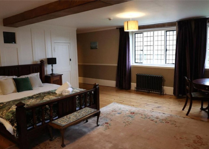 10. Bedroom (Master/En-Suite)