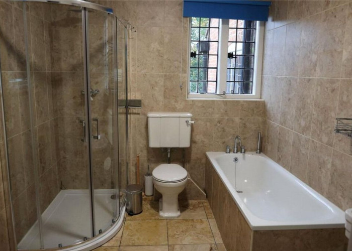 18. Bathroom (Shower and bath)
