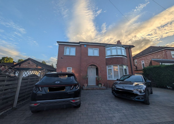 Detached Family Home with Neutral Decor for FIlming