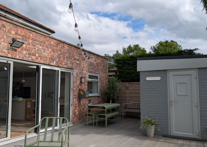 40. Outbuildings, Patio / Veranda
