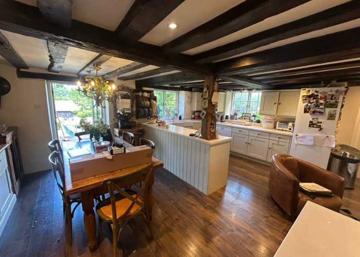 15. Kitchen, Diningroom, Kitchen (Cream or White units), Kitchen With Table, Period Building