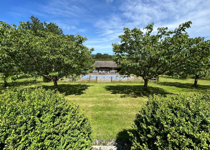 43. Gardens, Swimming-pool