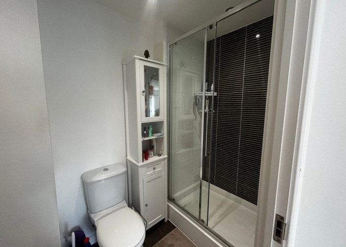 18. Shower Room