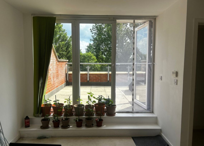 23. Livingroom, Doorway