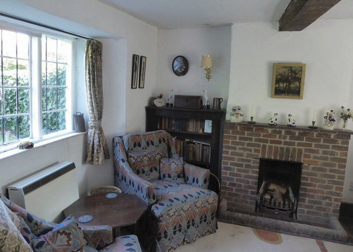 4. Livingroom, Fireplace, Period Building