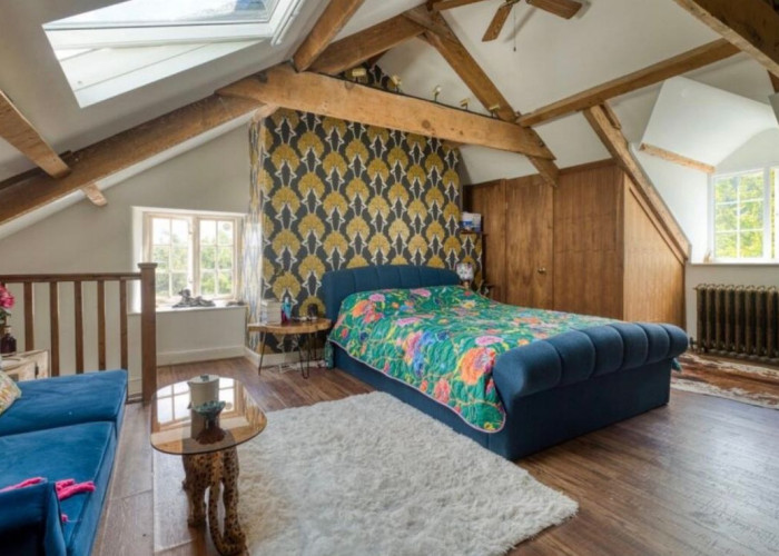 9. Bedroom (Master/En-Suite), Bedroom (Double), Skylight, Wooden Floor