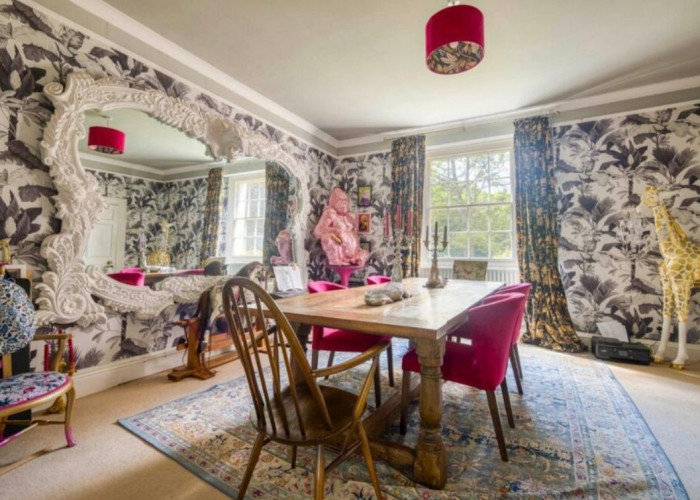 7. Diningroom, Pattern Wallpaper