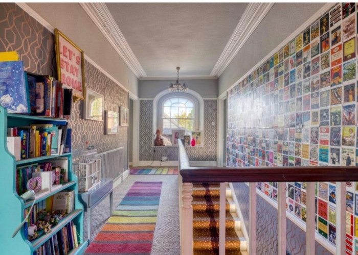 8. Hall, Landing, Pattern Wallpaper