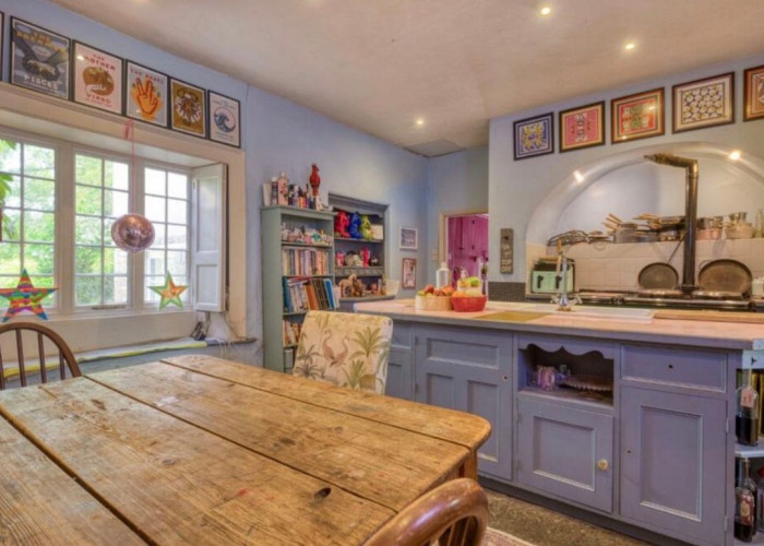6. Kitchen