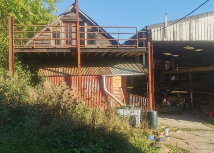 31. Studio, Barn, Balcony, Outbuildings