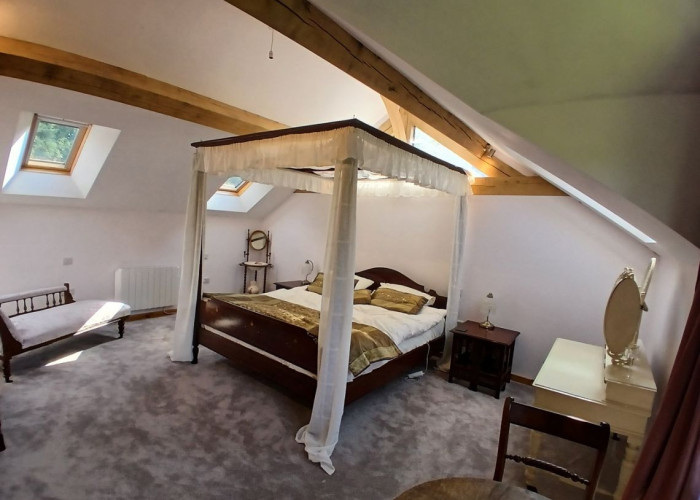 15. Bedroom (Double), Skylight