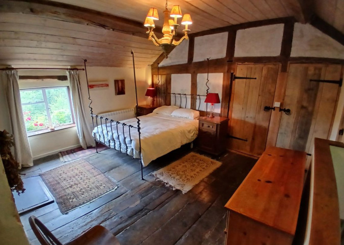 20. Bedroom (Master/En-Suite), Bedroom (Double), Wooden Floor