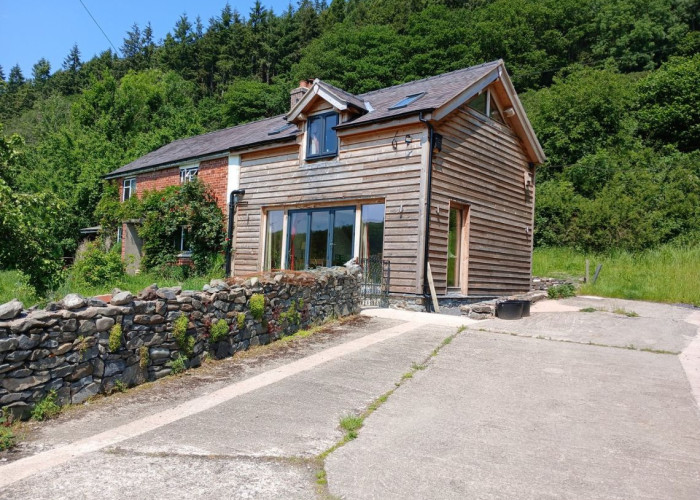 2. Driveway, House / Cottage Exterior