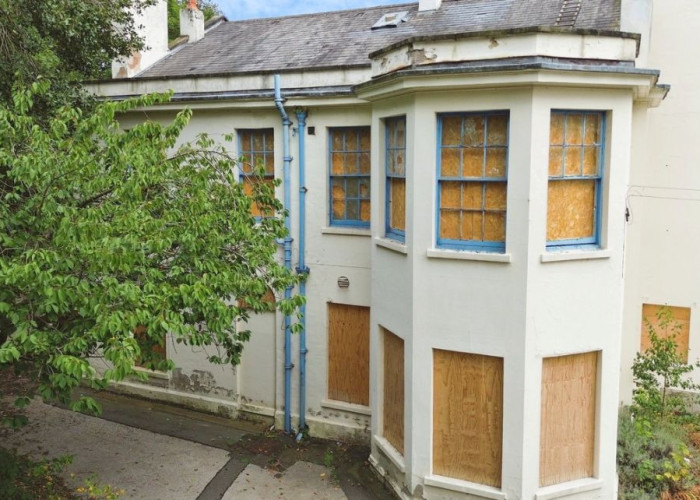 46. Exterior, Derelict, Period Building