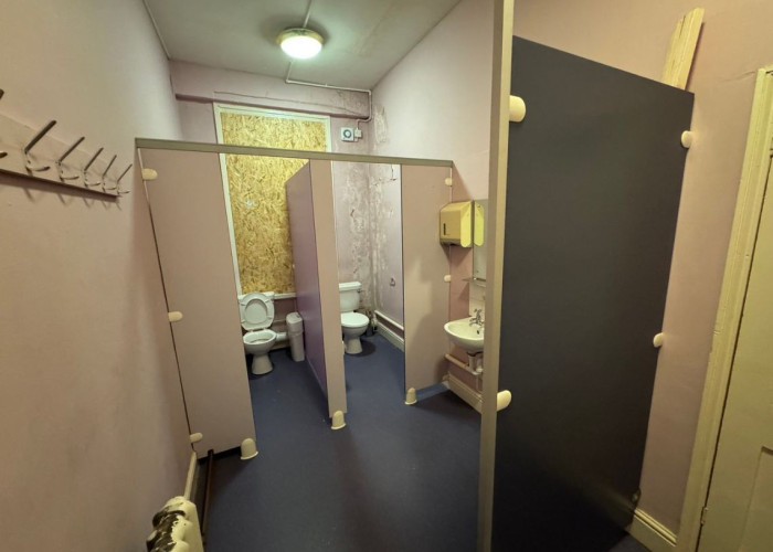 105. Toilet / Toilet Block
