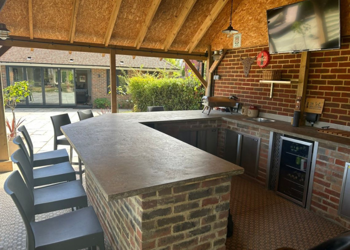40. Kitchen (Other), BBQ, Garden (Rear, Large)