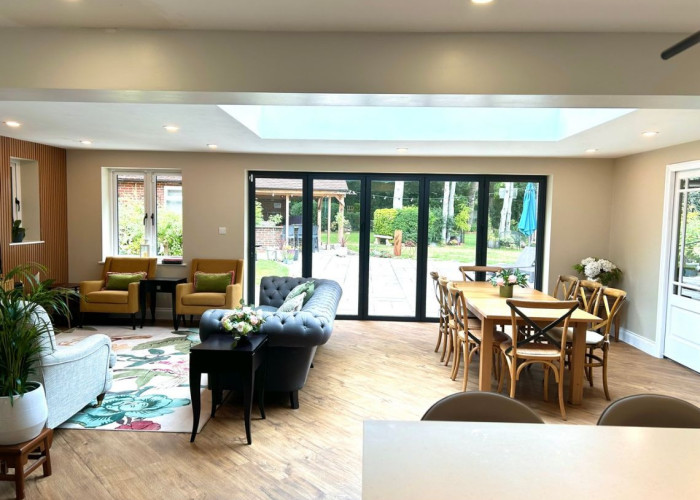 11. Livingroom, Diningroom, Open-plan, Skylight