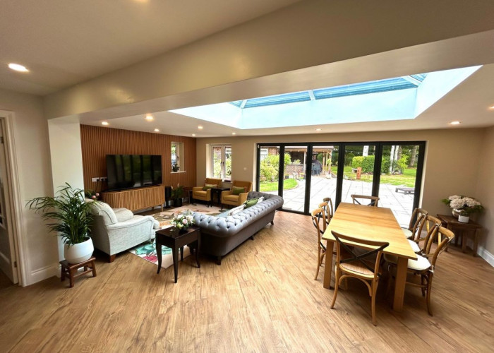 13. Livingroom, Diningroom, Open-plan, Skylight