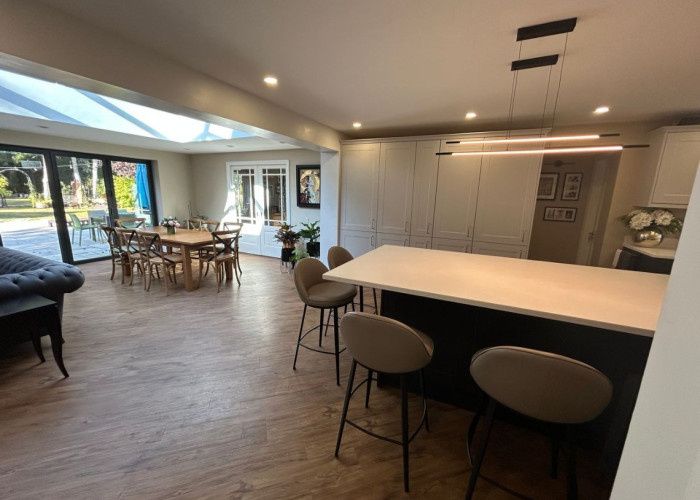 17. Diningroom, Kitchen (With Island), Open-plan, Skylight