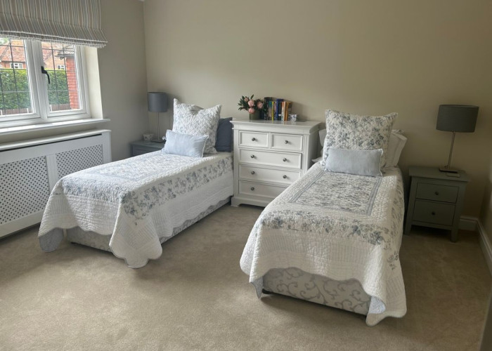 34. Bedroom (Twin Beds)
