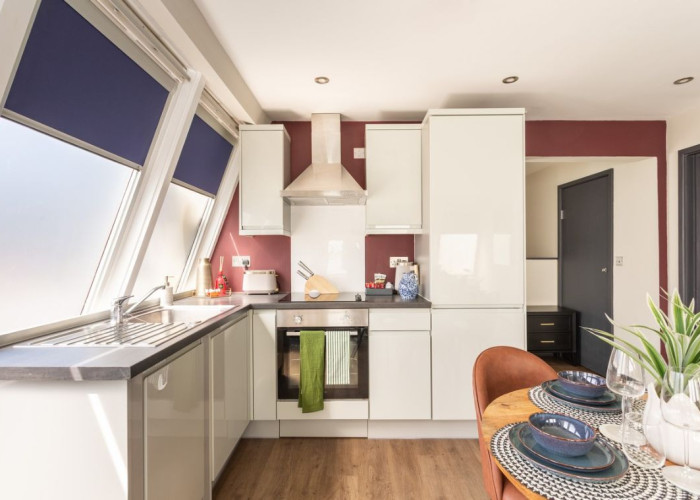 4. Kitchen, Diningroom, Flats / Appartments, Kitchen (Cream or White units), Open-plan
