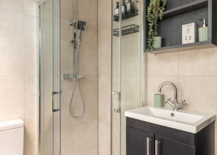 17. Shower Room