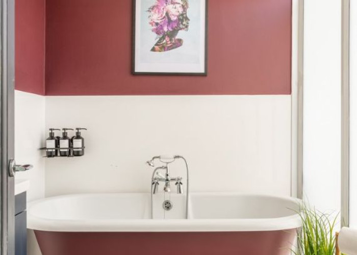 10. Bathroom, Bathroom (Roll Top)