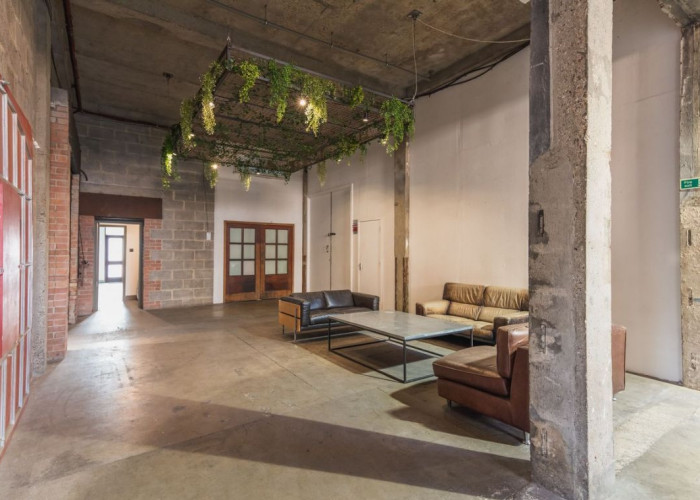 24. Studio Green Room