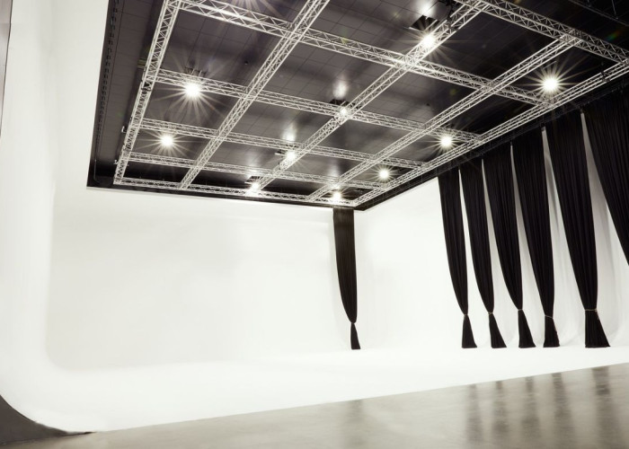 3. Studio, Stage