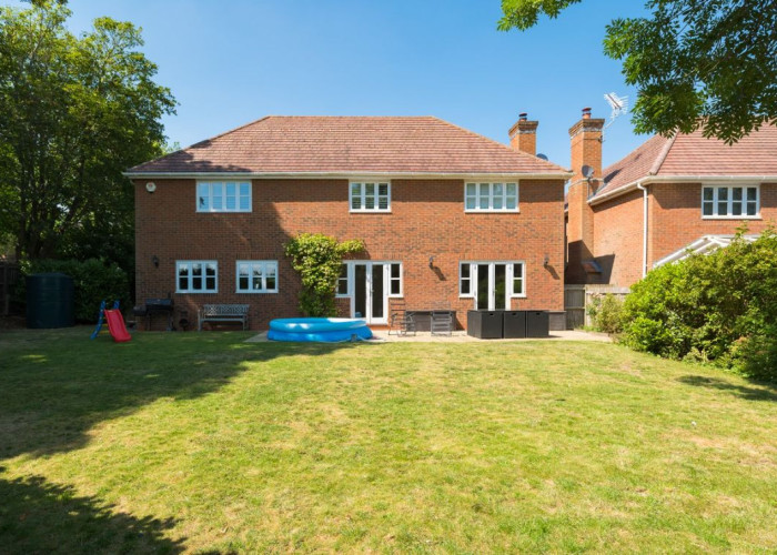 32. Exterior, Patio / Veranda, Lawn, Garden (Rear, Large)