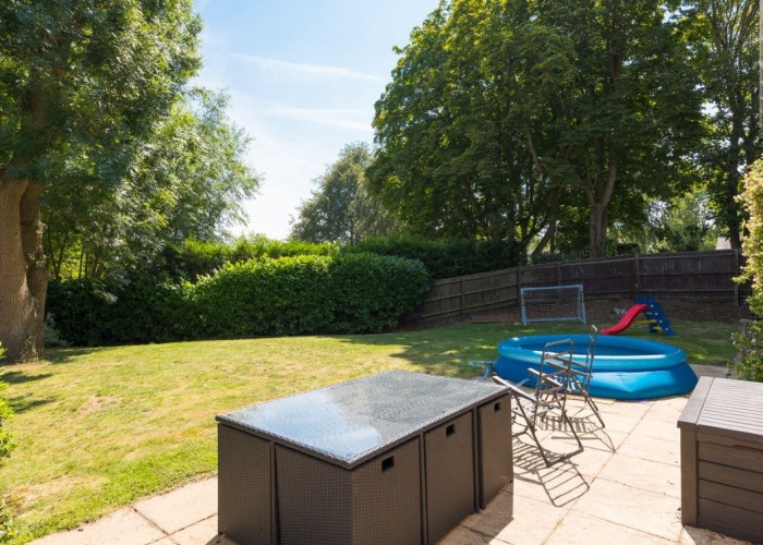 33. Patio / Veranda, Lawn