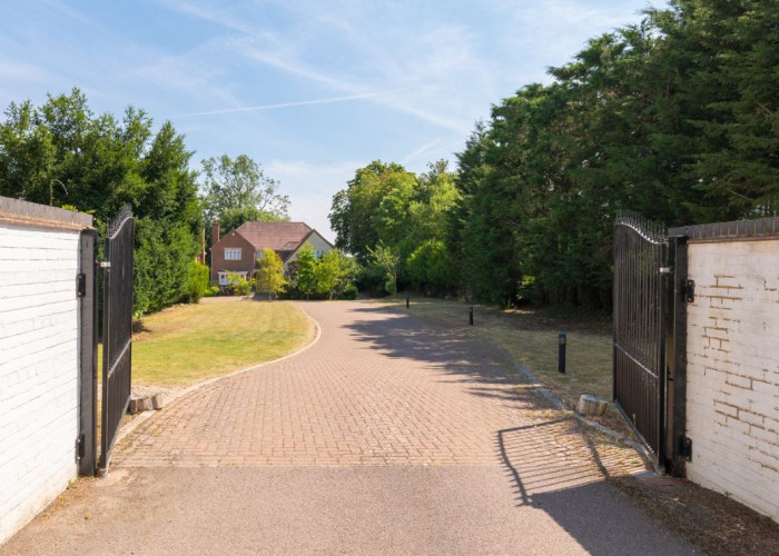 41. Driveway, Gate