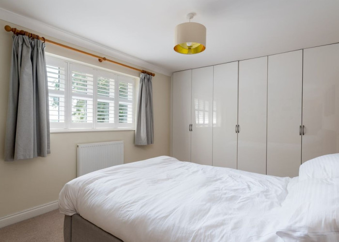 18. Bedroom (Master/En-Suite), Bedroom (Double)
