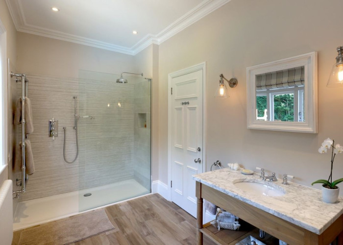 27. Shower Room