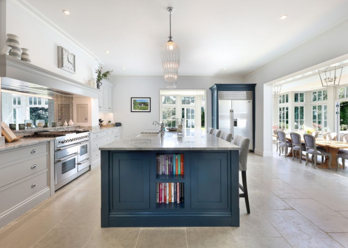 10. Kitchen (With Island), Kitchen (Coloured units), Tiled Floor, Kitchen (Gas Hob)