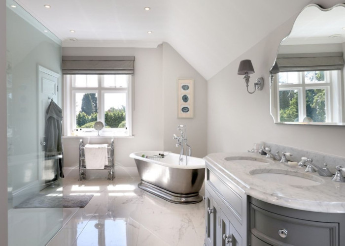 32. Bathroom (Roll Top), Bathroom (Shower and bath)