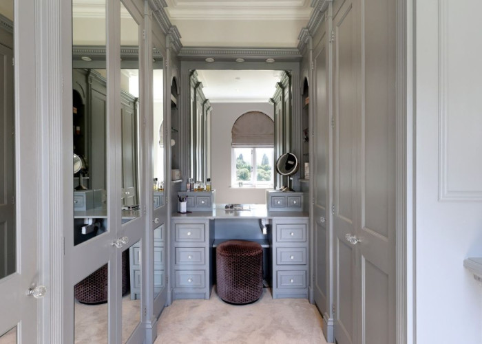 24. Dressing Room/Walk-in Wardrobe