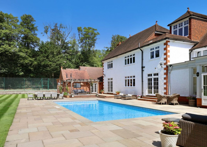35. Swimming-pool, Patio / Veranda
